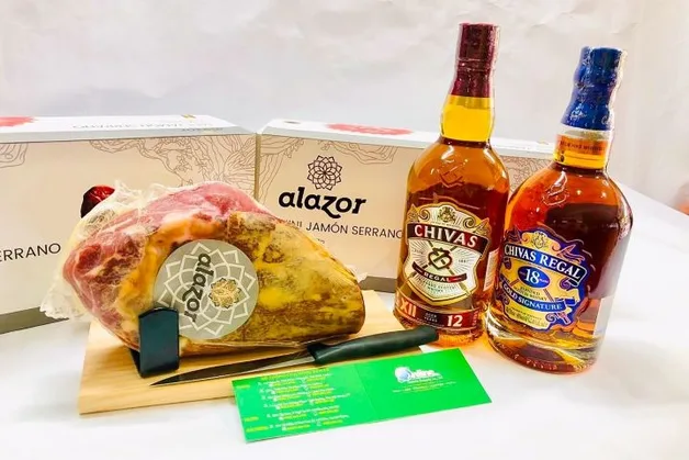 Thit-dui-heo-iberico-khong-xương-muoi.jpg